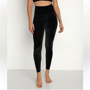 NWOT Beyond Yoga Velvet Motion High Waisted Leggings